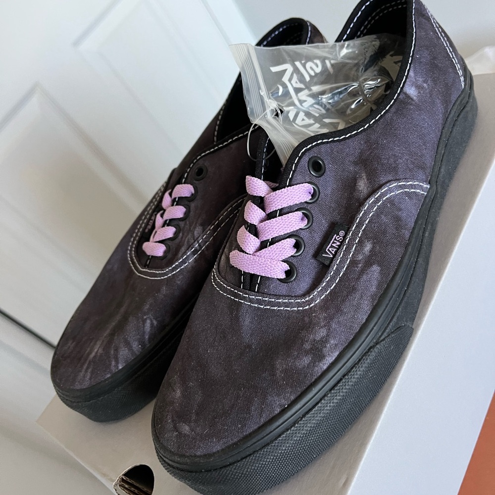 Vans Authentic in Halloween Purple and Black